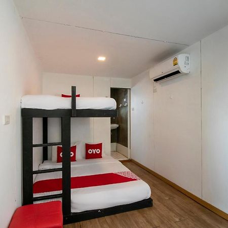 Oyo 673 Nice Sleep Box Hotel Chiang Mai Buitenkant foto
