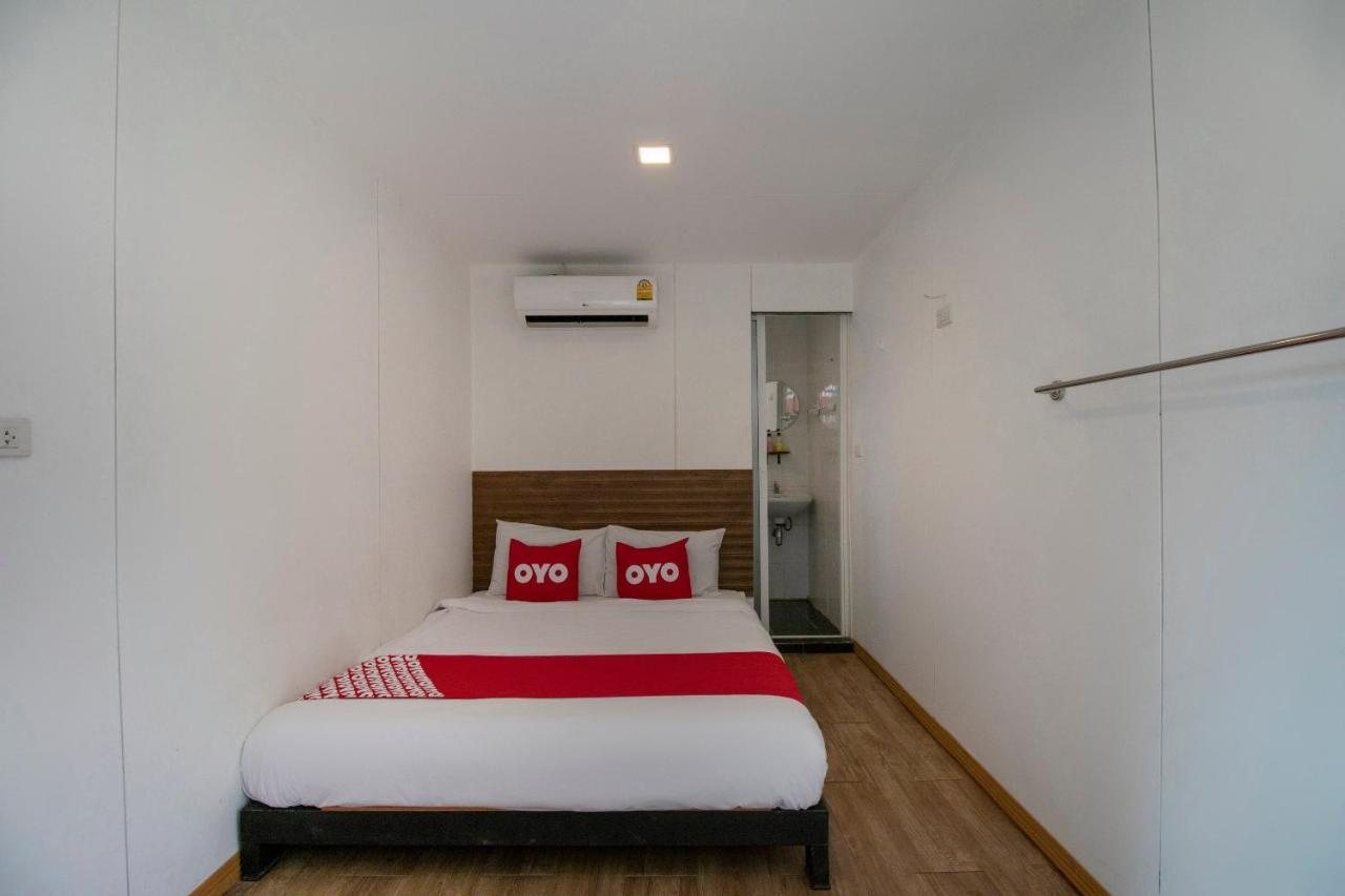 Oyo 673 Nice Sleep Box Hotel Chiang Mai Buitenkant foto