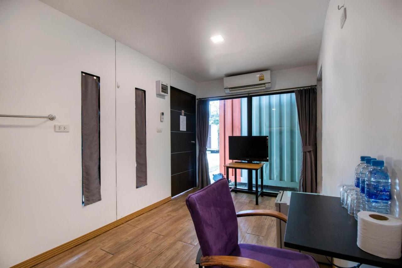 Oyo 673 Nice Sleep Box Hotel Chiang Mai Buitenkant foto