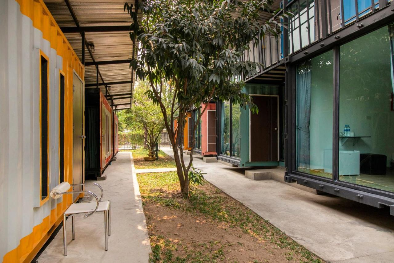 Oyo 673 Nice Sleep Box Hotel Chiang Mai Buitenkant foto