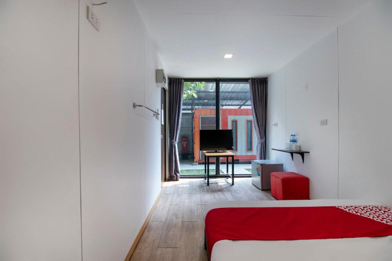 Oyo 673 Nice Sleep Box Hotel Chiang Mai Buitenkant foto