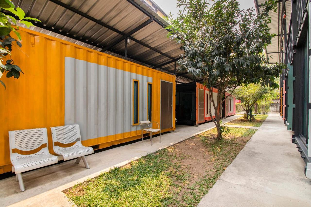 Oyo 673 Nice Sleep Box Hotel Chiang Mai Buitenkant foto