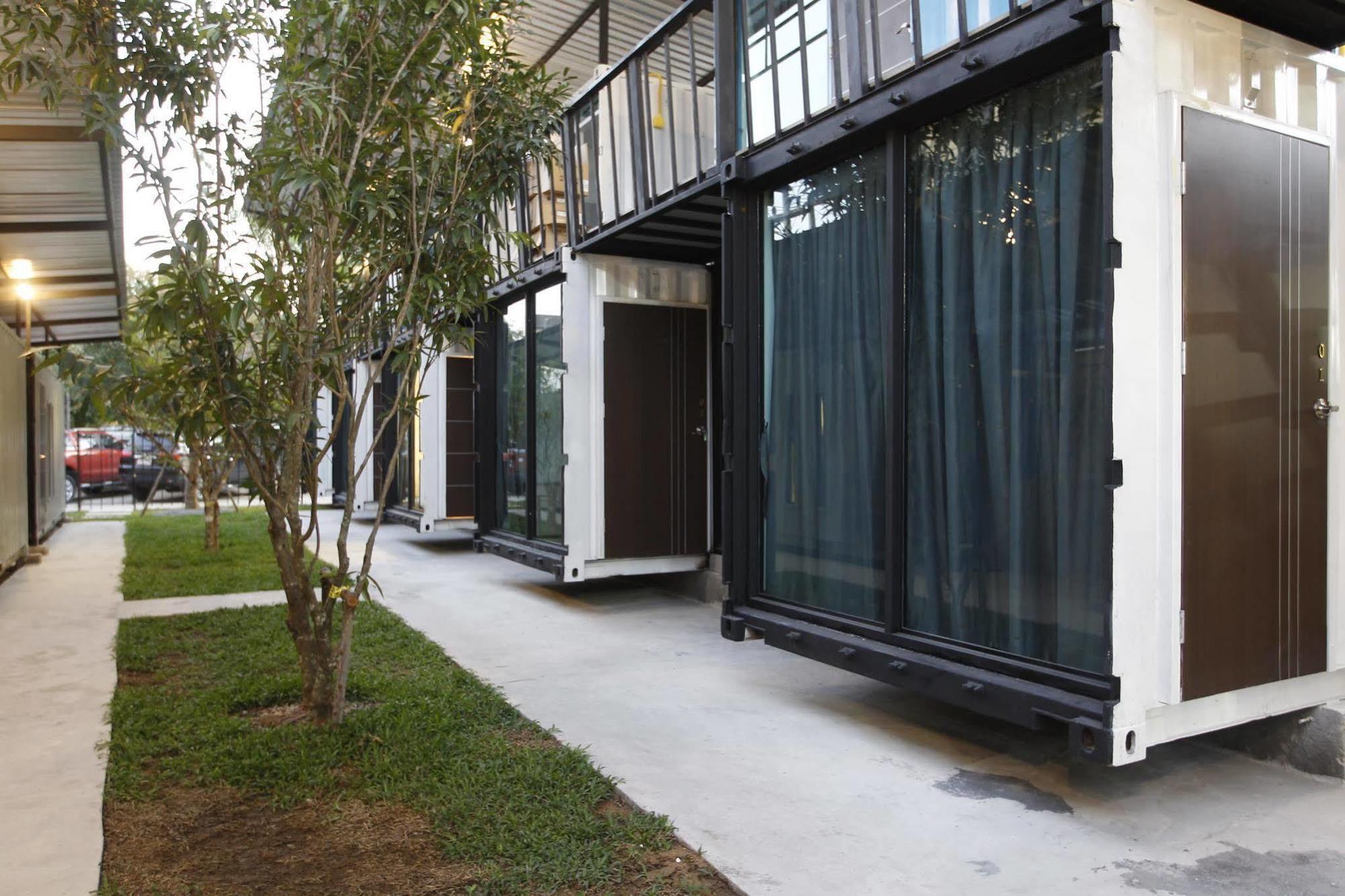 Oyo 673 Nice Sleep Box Hotel Chiang Mai Buitenkant foto