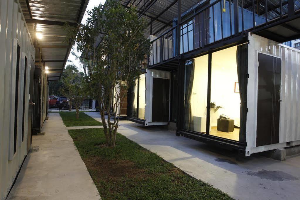 Oyo 673 Nice Sleep Box Hotel Chiang Mai Buitenkant foto
