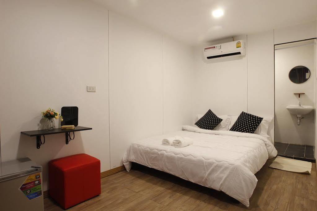 Oyo 673 Nice Sleep Box Hotel Chiang Mai Buitenkant foto