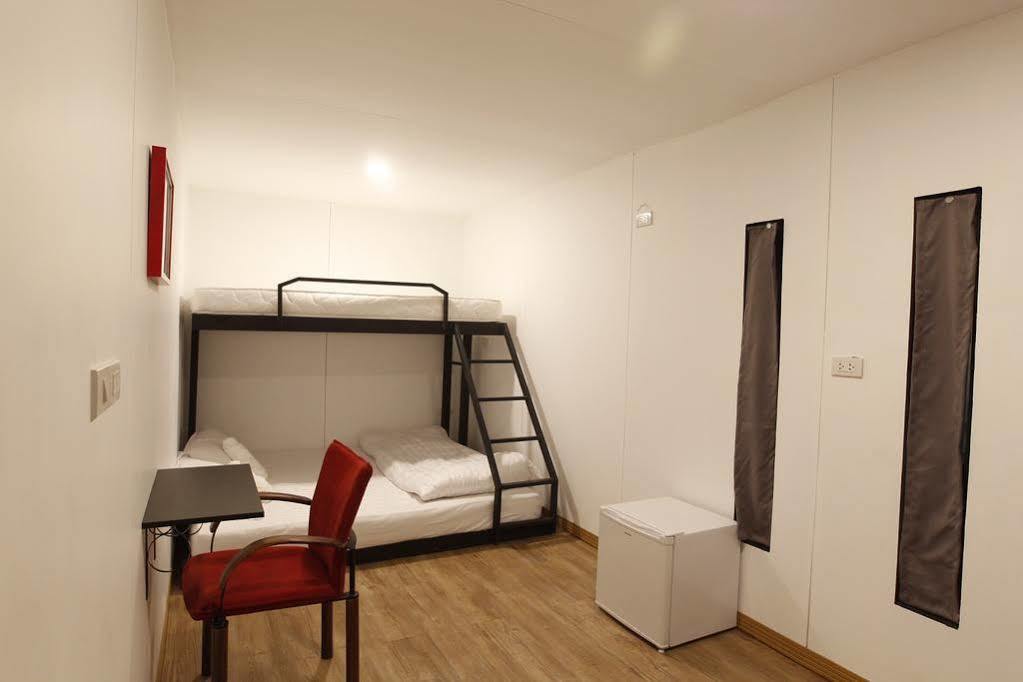 Oyo 673 Nice Sleep Box Hotel Chiang Mai Buitenkant foto